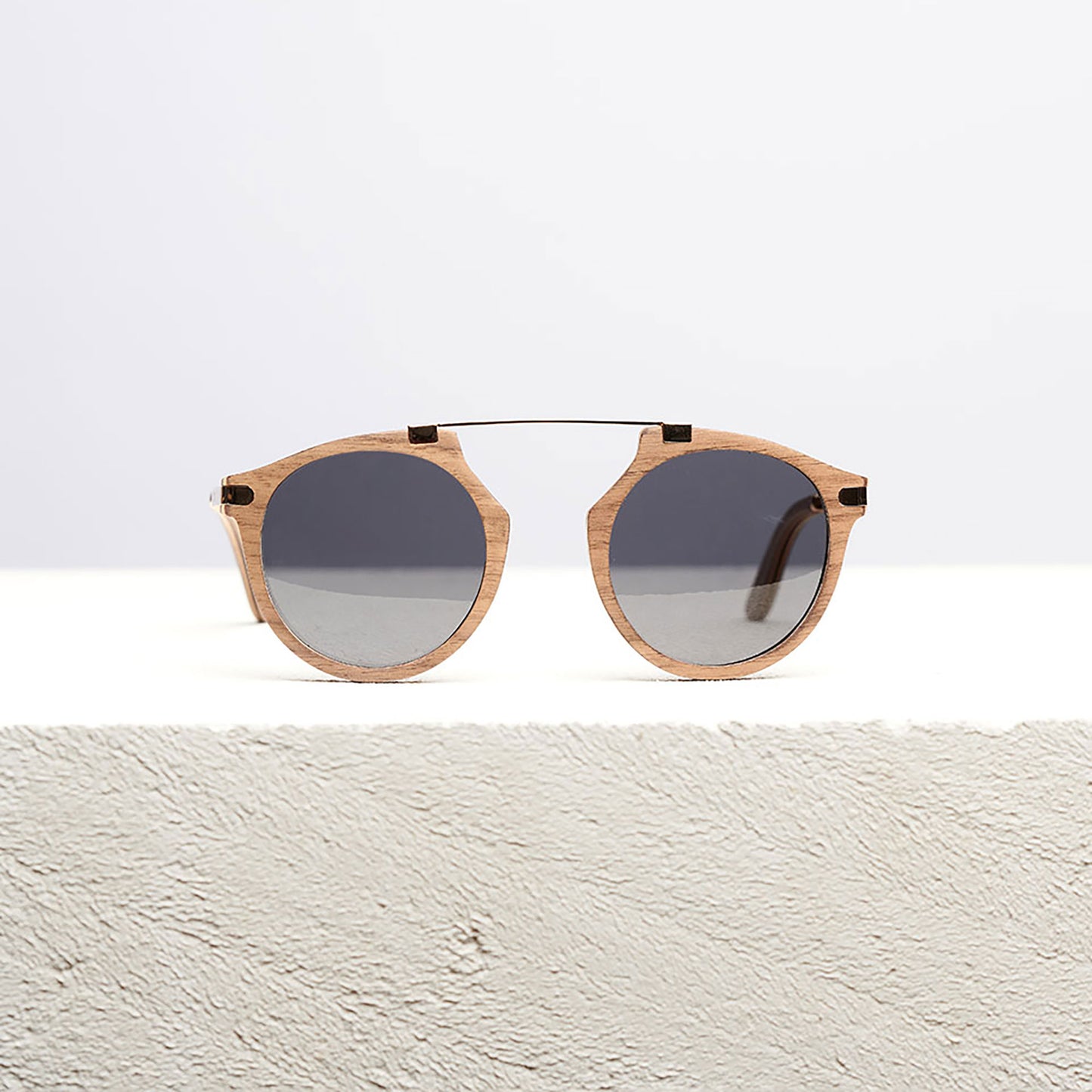 Occhiali da sole in legno donna-Dzukou Santa Monica