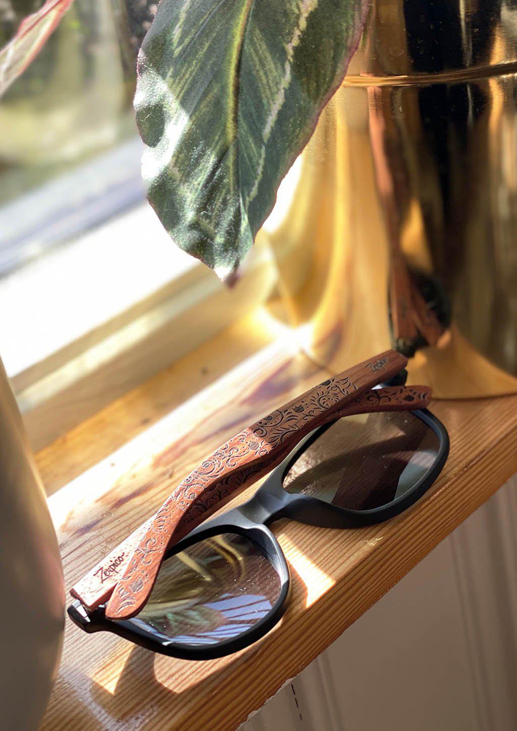 Occhiali da sole in legno Engraved -- Oasis